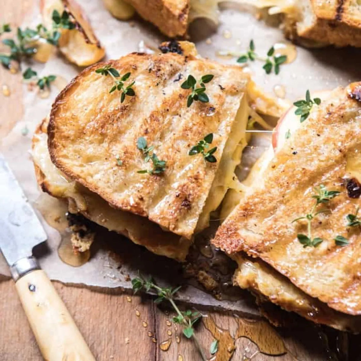 Bacon A Raclette Rond Apple, Bacon & Raclette Panini - Alpinage Cheese